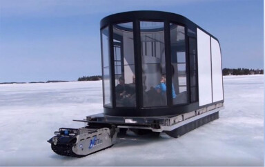 Le 1TRACK 154 transportant une cabine de recherche vitrée sur un lac gelé